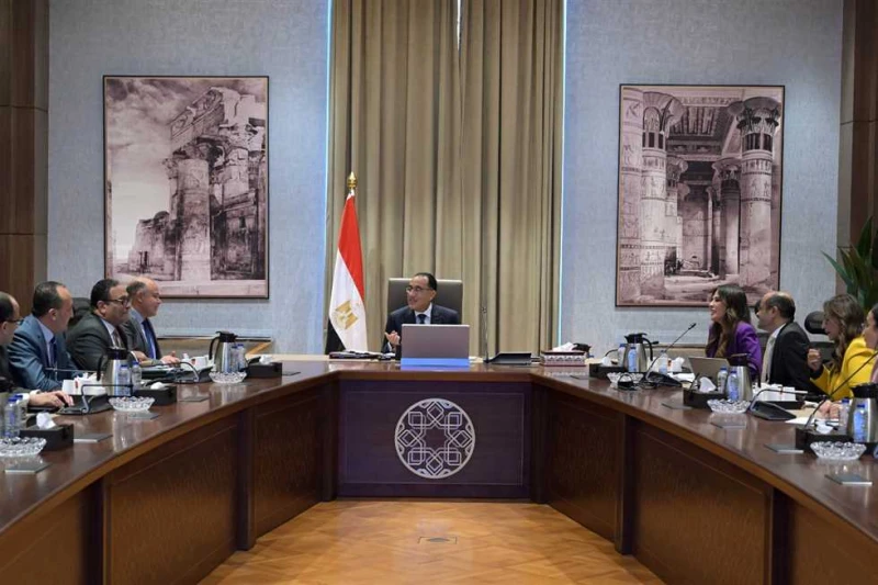 رئيس الوزراء يتابع الخطة الاستثمارية لمشروعات الطاقة الجديدة والمتجددة (تفاصيل) عقد الدكتور مصطفى مدبولي، رئيس مجلس الوزراء، اجتماعا اليوم؛ لمتابعة