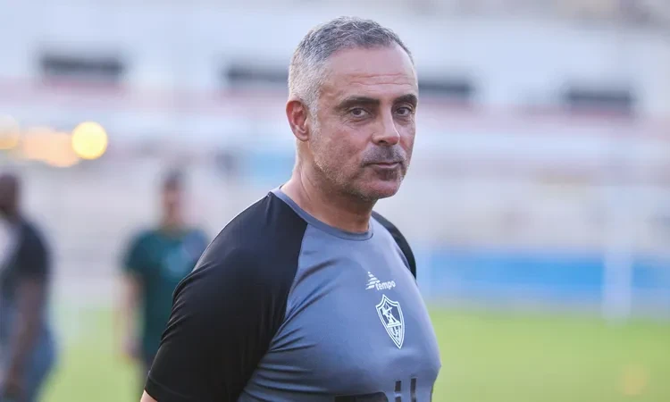 -جوميز يمنح شحاتة تعليمات خاصة ويعقد جلسة مع ثلاثي الفريق على هامش المران الأول ب كينيا .. حرص البرتغالي جوزيه جوميز، المدير الفني للفريق الأول لكرة القدم بنادي الزمالك، على منح مح