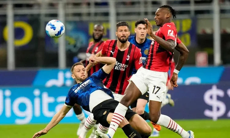 -موعد مباراة ميلان والإنتر في ديربي الغضب بالدوري الإيطالي .. موعد مباراة ميلان والإنتر، يلتقى مساء اليوم الأحد في ديربي الغضب الإنتر وضيفه ميلان الغريم التقليدي على ملعب جوزيبي مي