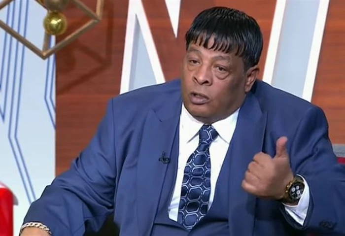 عبد الباسط حمودة لافاق عربية عن مروجي شائعات وفاته: أنا شديد عليهم طاردت شائعات الوفاة الفنان عبد الباسط حمودة، بكثرة خلال الفترة الأخيرة، برغم من