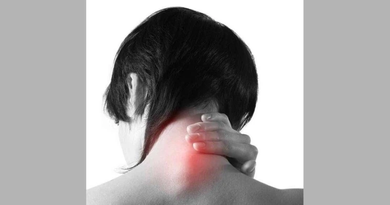 طقطقة الرقبة.. عواقب خطيرة جدا لا يمكن تخيلها لايف ستايل أصدر أحد الأطباء في الولايات المتحدة تحذيرا صارما من ممارسة طقطقة الرقبة، وما قد ينجم عنها