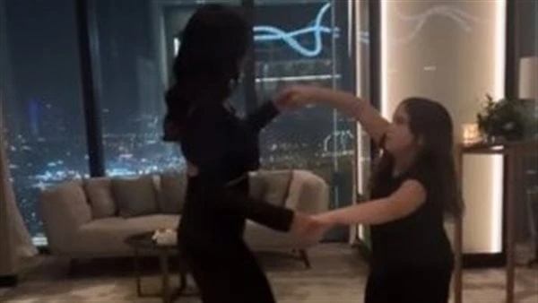 ابنة معتصم النهار تخطف الأنظار بعد رقصها مع درة.. شاهد تداول رواد مواقع التواصل الاجتماعى مقطع فيديو للفنانة درة مع ابنة الفنان معتصم النهار التى