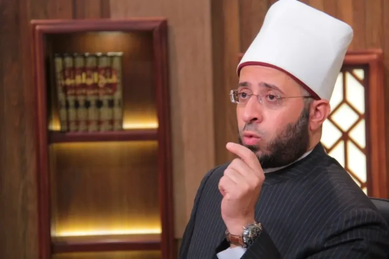 وزير الأوقاف: قضية الإلحاد تعرض المجتمع لتسونامي خطير الأزهري: الوزارة تعمل على الاهتمام باللغة العربية وتحفيظ القرآن الكريم لدى النشء الأزهري يوجه بعدم تدريس مؤلفاته داخل الوزارة 
