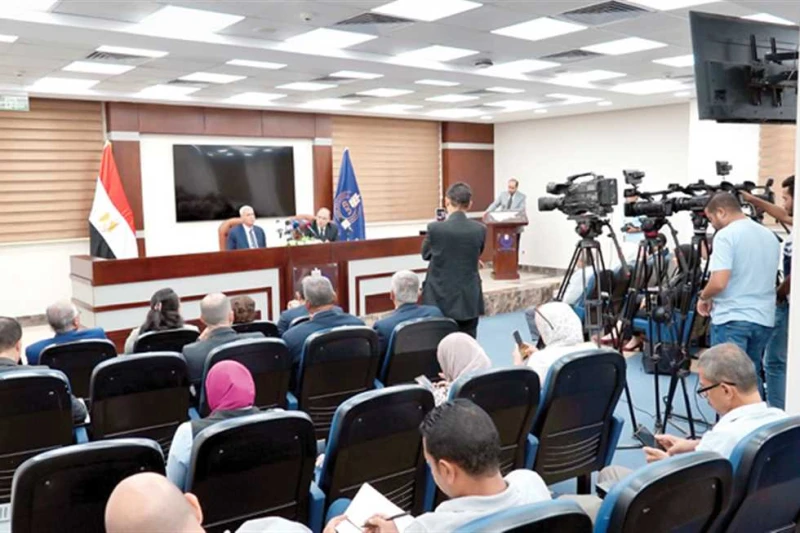 إطلاق مبادرة لمنع تقلبات سوق الدواء أعلنت هيئتا الدواء المصرية والشراء الموحد والإمداد والتموين الطبى إطلاق مبادرة الشراء الموحد للمواد الخام غير