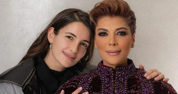 بالفيديو ابنة أصالة تنجو من حادث خطر افاق عربية - وثقت شام الذهبي، ابنة النجمة أصالة لحظة نجاتها من حادث كاد يؤدي بها إلى إصابة خطرة في رأسها داخل