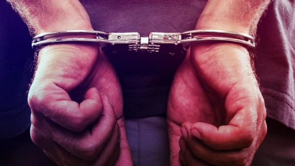 مشعوذ عراقي يهدد بتحويل أفراد الشرطة إلى ضفادع لايف ستايل اعتقلت السلطات الأمنية في محافظة الأنبار العراقية، عصابة مكونة من 6 أفراد، مختصة بجرائم