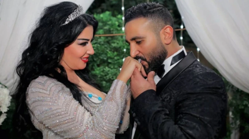 التجاني يكشف سر علاقته بزواج أحمد سعد وسمية الخشاب (خاص) كشف الشيخ صلاح الدين التجاني، علاقته بزواج الفنانة سمية الخشاب والفنان أحمد سعد، في 2017.وقال التجاني ل افاق عربية: لم أكن