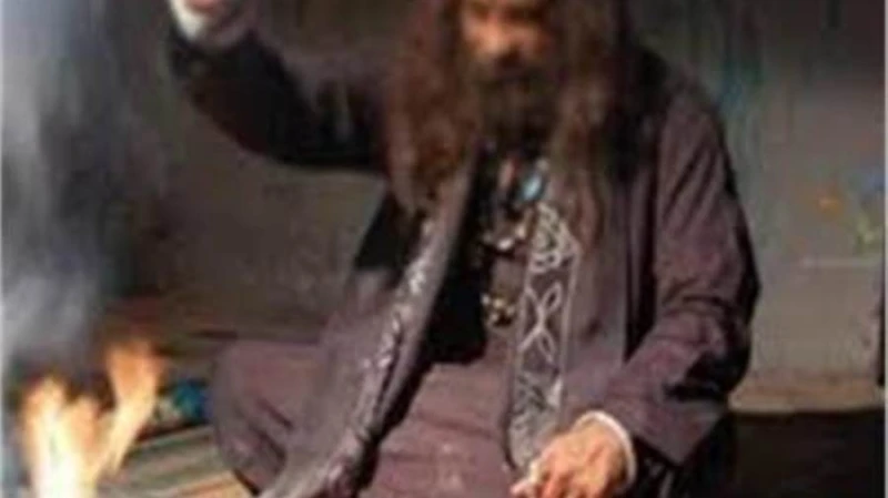 ساحران في قبضة العدالة.. خدعا ضحاياهما بروحانيات وهمية عبر فيسبوك في خطوة جريئة لضرب أوكار الاحتيال والشعوذة، تمكنت الأجهزة الأمنية من الإطاحة بشخصين