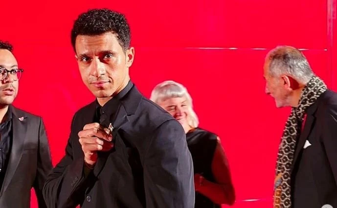 عصام عمر يعلق على عرض رحلة البحث عن منفذ لخروج السيد رامبو في فينيسياأعرب الفنان عصام عمر، عبر حسابه الرسمي بموقع تداول الصور والفيديوهات إنستجرام عن