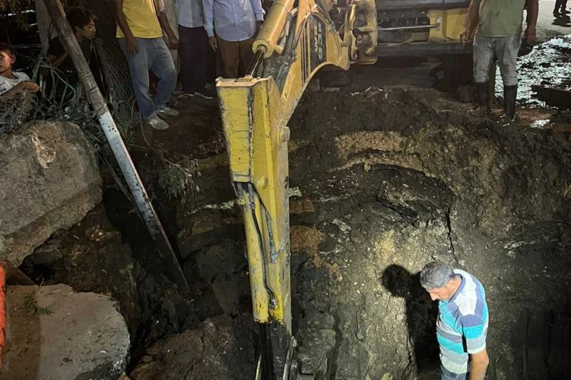 محافظ القليوبية يعلن الانتهاء من عطل خط 800 مللي بقرية ناي بقليوب (صور) تلقى المهندس أيمن عطية محافظ القليوبية، شكوى من المواطنين من وجود تسريب في خط 800 مللي بقرية ناي بقليوب، رغم