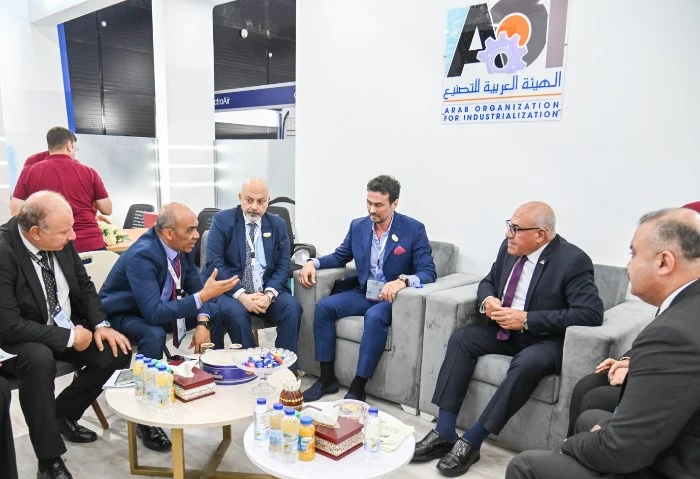 رئيس العربية للتصنيع يؤكد ترحيبه بزيارة الشركات العالمية لوحدات وشركات الهيئة أوضح اللواء أ.ح مهندس مختار عبداللطيف رئيس الهيئة العربية للتصنيع، أن