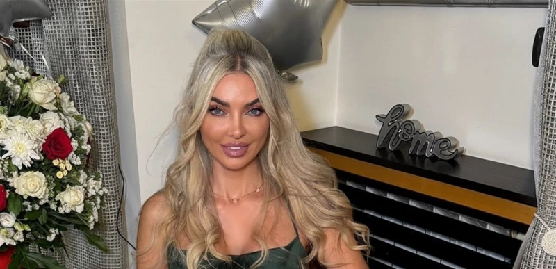 فنون ومشاهير: بمشاركة ميريام كلينك.. فنانة لبنانية تحتفل بعيد ميلادها شاهدوا كيف رقصتا سويا (فيديو) احتفلت مؤخرا الفنانة مادلين مطر بعيد ميلادها،