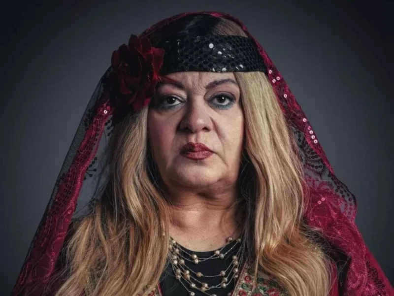 فريدة سيف النصر لمخرج العتاولة بعد انتهاء دورها: هو ما يعرفش سقفي وجهت النجمة فريدة سيف النصر رسالة إلى أحمد خالد موسى مخرج مسلسل العتاولة، وذلك