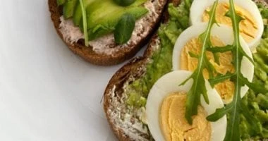 5 أكلات تزيد تركيز الأبناء.. مهمة من دلوقتي للمدرسة المرأة والمنوعات تشتكي بعض الأمهات من قلة تركيز الأبناء في مختلف المهام خلال الإجازة الصيفية، من ممارسة التمارين الرياضية أو الق