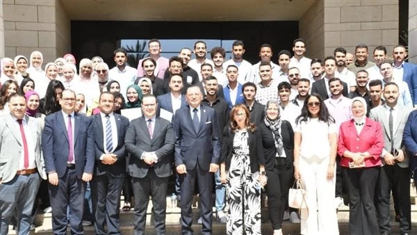 الإسكان تنهي دورة تدريبية لطلاب التخطيط العمراني لتأهيلهم لسوق العملسلم الدكتور وليد عباس، نائب رئيس هيئة المجتمعات العمرانية الجديدة لقطاع التخطيط