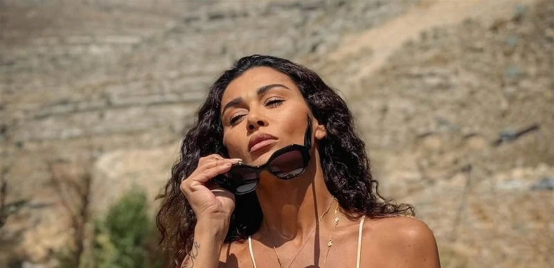 شو لابسة جنت.. مجددا نادين الراسي تثير الجدل بتصرفاتها شاهدوا ماذا فعلت (فيديو) تعرف على التالي شو لابسة جنت.. مجددا نادين الراسي تثير الجدل