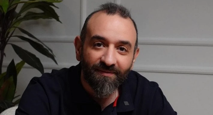 عمرو سلامة: مفيش أحلى من كلب بلدي مصري ماشي على السجادة الحمراء في فينيسيا تعرف على التالي عمرو سلامة: مفيش أحلى من كلب بلدي مصري ماشي على السجادة