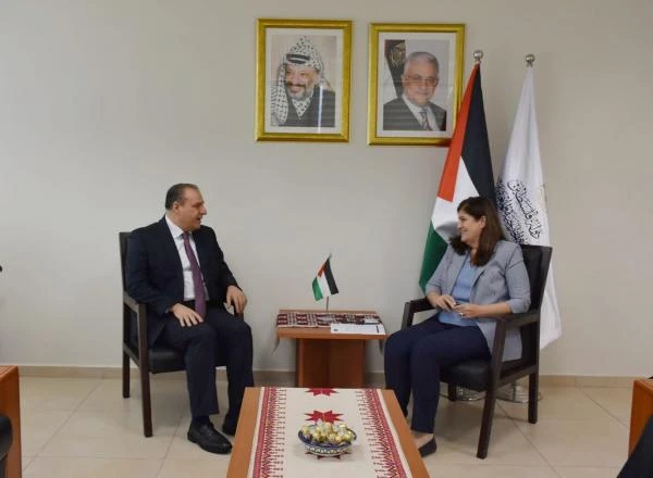 وزير فلسطينية تثمن مواقف الأردن في المحافل الدولية بانوراما عمون - ثمنت وزيرة الدولة لشؤون وزارة الخارجية والمغتربين الفلسطينيين، فارسين شاهين، اليوم الأربعاء، مواقف المملكة الأردن