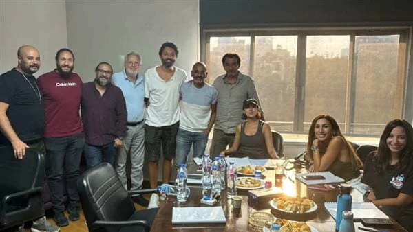 بطولة كريم محمود عبد العزيز.. انطلاق تصوير فيلم الهنا اللى أنا فيه نشر المؤلف أيمن بهجت قمر تعليقا عبر صفحته على موقع التواصل الاجتماعى فيسبوك يعلن