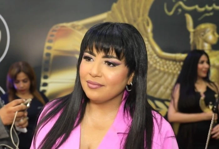 بعد انضمامها ل العتاولة 2، زينب العبد ل افاق عربية: هتفرج على فيفي عبده واتمزج أكدت الفنانة زينب العبد، أنها سعيدة بانضمام الفنانة فيفي عبده، للجزء