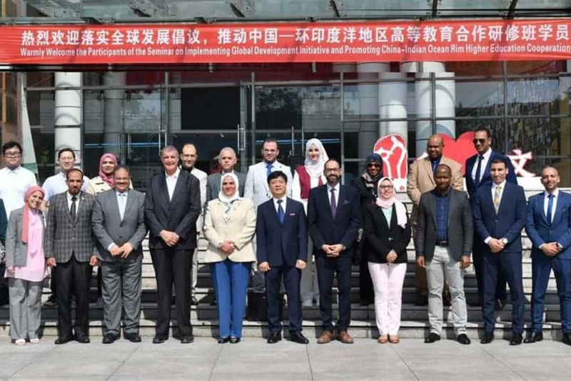 وفد جامعة بنها يشارك بندوة التنمية العالمية وتعزيز التعاون بين الصين والمحيط الهندي شارك وفد من جامعة بنها، اليوم الاثنين، فى ندوة تنفيذ مبادرة