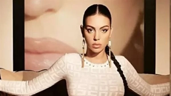 فساتين جريئة جورجينا تثير ضجة بإطلالتها في مهرجان فينيسياحرصت عارضة الأزياء جورجينا رودريغيز، صديقة لاعب كرة القدم العالمي كريستيانو رونالدو، على