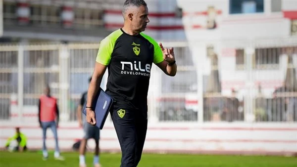 -جوميز يلقي محاضرة فنية للاعبي الزمالك في فندق الإقامة .. ألقى البرتغالي جوزيه جوميز المدير الفني للفريق الأول لكرة القدم بنادي الزمالك، محاضرة فنية على اللاعبين بفندق إقامة المعسك