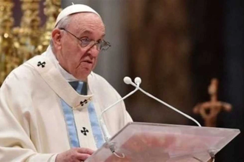 أحدهما يقتل الأطفال.. البابا فرنسيس يفجر تصريحات ضد مرشحي الرئاسة الأمريكية صرح البابا فرنسيس في مؤتمر صحفي أمس، الجمعة، أثناء عودته إلى روما بعد جولة آسيوية استمرت 12 يوما، بأن كل