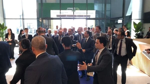 رئيس الوزراء يفتتح أحد مصانع الأدوات المنزلية افتتح الدكتور مصطفى مدبولي، رئيس مجلس الوزراء، منذ قليل، أحد مصانع الأدوات المنزلية بالعاشر من رمضان