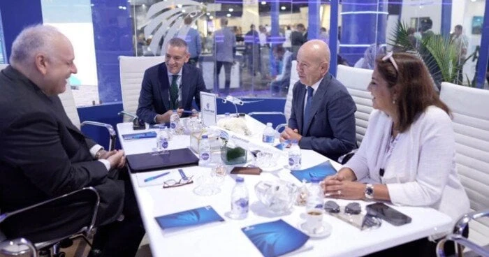 رئيس الشركة القابضة لمصرللطيران يلتقي الرئيس التنفيذي لتحالف ستار العالميالتقى المهندس يحيى زكريا رئيس الشركة القابضة لمصرللطيران و ثيو باناجيوتولياس