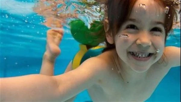 باتباع هذه النصائح.. احم نفسك وأسرتك من أمراض حمامات السباحةيكثر استخدام حمامات السباحة في فصل الصيف للهروب من الحرارة الشديدة، والاستمتاع بالوقت،