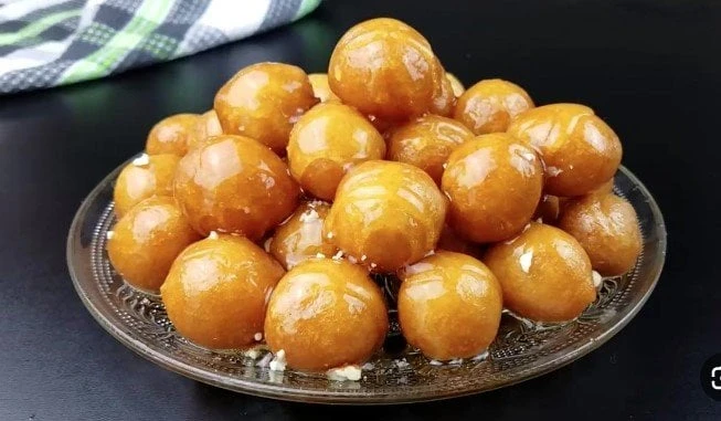 ب مكونات بسيطة.. طريقة عمل الحلويات الشرقية بالمنزل منوعات الاسبوع طريقة عمل الحلويات الشرقية.. تبحث العديد من السيدات عن طريقة عمل الحلويات الشرقية