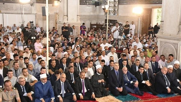 بحضور وزير والري والمفتي.. الأزهري يشارك احتفال محافظة الشرقية بعيدها القومي.. صوراستقبل المهندس حازم الأشموني، محافظ الشرقية، الدكتور أسامة الأزهري،