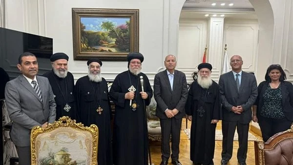 نيافة الأنبا أكليمندس يهنئ محافظ القاهرة الجديد.. صور زار نيافة الأنبا أكليمندس الأسقف العام لقطاع كنائس ألماظة ومدينة الأمل وشرقي مدينة نصر، يرافقه