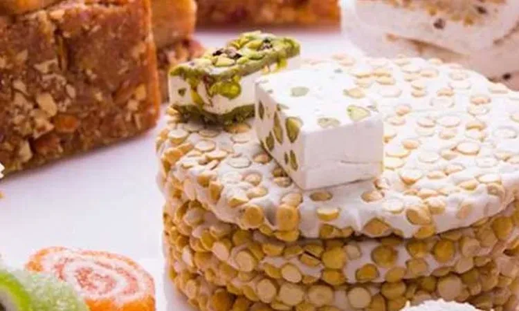 أضرار الإفراط في حلوى المولد.. أبرزها ارتفاع السكر وزيادة الوزن صحة أيام قليلة تفصلنا عن الاحتفال بالمولد النبوي الشريف، وهو المناسبة الأهم التي