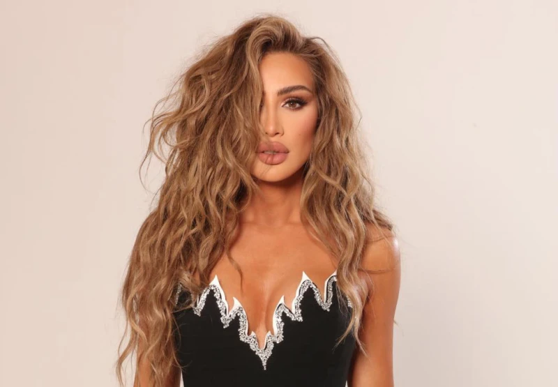 حبي الأبدي.. رسالة من مايا دياب تشعل مواقع التواصل الاجتماعي وجهت الفنانة اللبنانية، مايا دياب، رسالة مؤثرة لابنتها كاي، عبر خاصية القصص القصيرة على