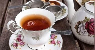 كم كوب من الشاي الأسود يمكن تناوله يوميا دون مخاطر صحية؟ صحة وطب بعض الناس لديهم عادة شرب الشاي عدة مرات في اليوم، وفي حين أن العديد من الناس لديهم عادة تناول الشاي بالحليب، يفضل ا