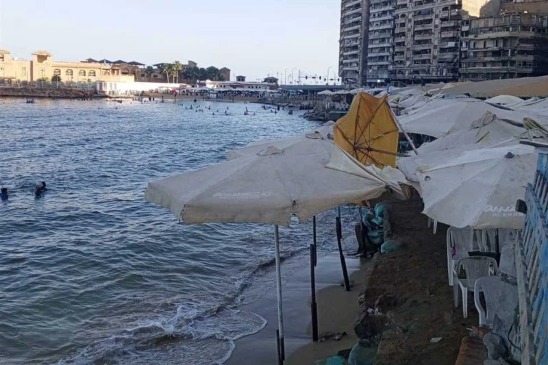 موجة حارة تضرب الإسكندرية.. والسياحة: يوم مثالي للبحر ونسيان ضغوط الحياة تتعرض محافظة الإسكندرية، اليوم الثلاثاء، لموجة حارة جديدة، وذلك بعد انخفاض