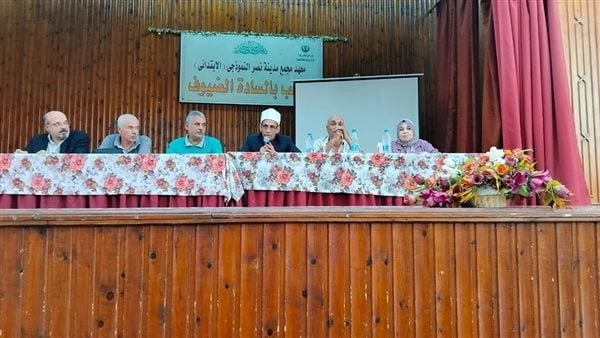 حل المشكلات وسد العجز.. منطقة القاهرة الأزهرية تناقش استعدادات العام الدراسي الجديداجتمع الشيخ فواز عبادي، رئيس الإدارة المركزية لمنطقة القاهرة