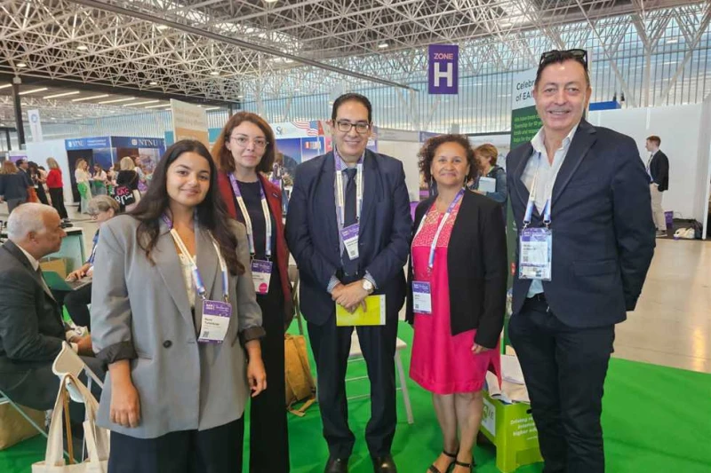 رئيس جامعة القاهرة يشارك في المؤتمر والمعرض السنوي للرابطة الأوروبية للتعليم الدولي بفرنسا شارك الدكتور محمد سامي عبدالصادق رئيس جامعة القاهرة، في