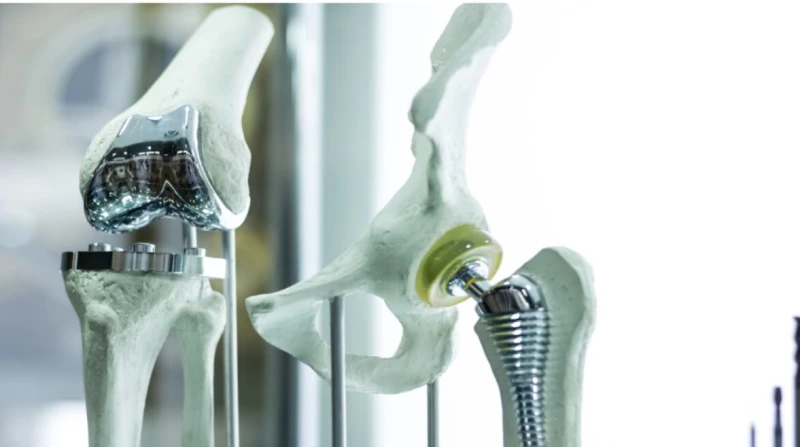 ابتكار أول ساق بعضلات اصطناعية.. هل تصلح لشغل البيت؟ في إنجاز علمي جديد، صمم فريق من العلماء في سويسرا، أول ساق روبوتية مزودة بعضلات اصطناعية، عبارة عن أكياس مملوءة بالزيت تعمل على