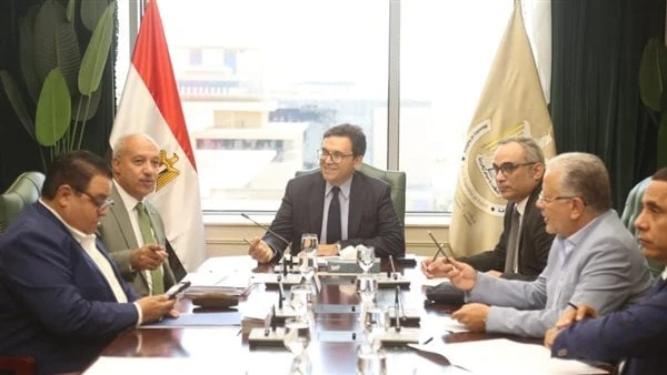 بداية جديدة وزير الثقافة يستعرض الأنشطة الفنية مع رؤساء القطاعاتعقد الدكتور أحمد فؤاد هنو، وزير الثقافة، اجتماعا موسعا مع رؤساء القطاعات المشاركة في