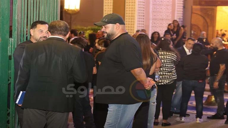 محمد ممدوح وخالد أنور ومحمد الشرنوبي في عزاء والد أحمد وطارق الجنايني تعرف على التالي محمد ممدوح وخالد أنور ومحمد الشرنوبي في عزاء والد أحمد وطارق