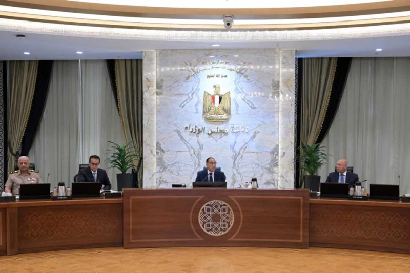 أول تعليق من رئيس الوزراء على انفجارات لبنان ترأس الدكتور مصطفى مدبولي، رئيس مجلس الوزراء، اليوم، الخميس، اجتماع الحكومة، بمقر مجلس الوزراء بالعاصمة الإدارية الجديدة؛ وذلك لمناقشة 