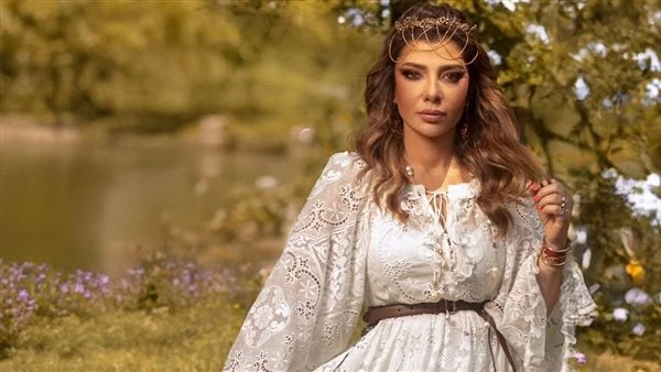 غريبة أصالة تثير الجدل بهذه الإطلالة حرصت الفنانة أصالة على مشاركة متابعيها عبر حسابها الرسمي على موقع تبادل الصور و الفيديوهات الأنستجرام، بصورا