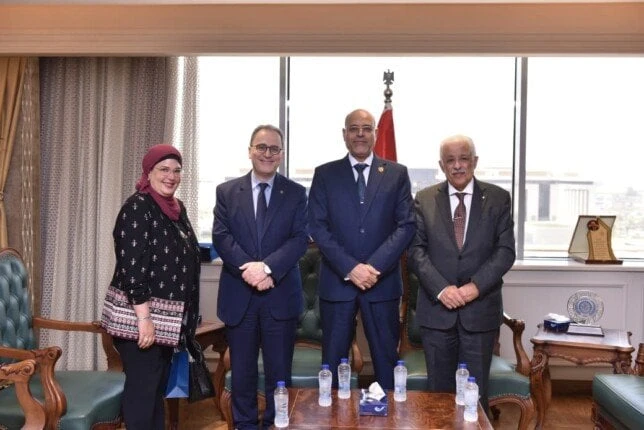 وزير العمل يلتقي وفدا من الجامعة الأمريكية بالقاهرة لصياغة بروتوكول تعاون في الملفات المشتركة وزير العمل يلتقي وفدا من الجامعة الأمريكيةسارة عبد