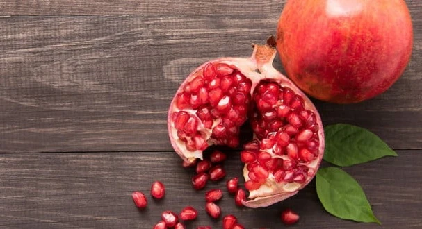 فوائد قشر الرمان.. كيف يعزز الصحةقشر الرمان، الذي يهمل غالبا في كثير من الأحيان، يحتوي على مجموعة متنوعة من الفوائد الصحية التي تجعله مادة غذائية قيمة. في ما يلي، نستعرض أهم الفوائ