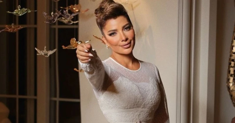 الفن و المشاهير: أصالة حافية القدمين على المسرح.. وهكذا شاركها أولادها الحفل أحيت الفنانة السورية أصالة الحفل السنوي للشعر والجمال في مصر، بحضور جماهيري مميز وتفاعل رائع. وقد لفتت