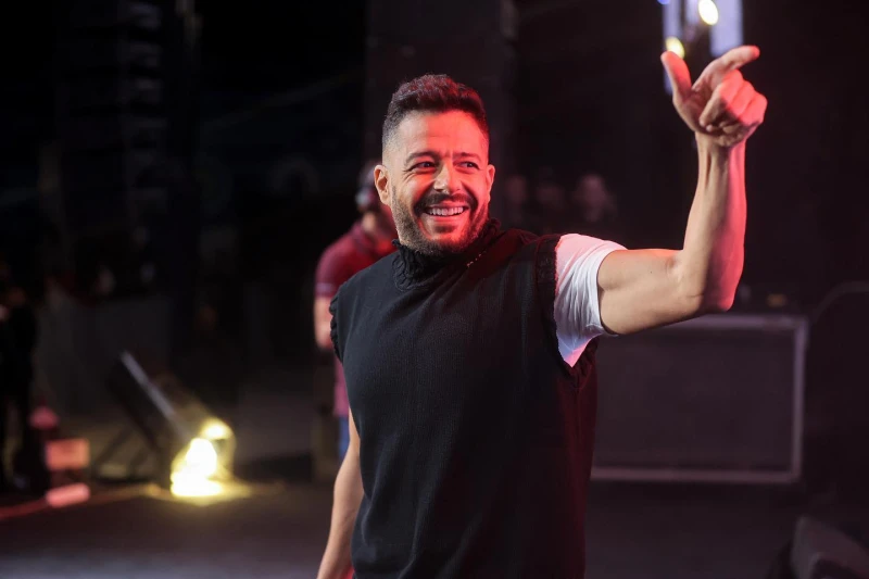 خاص بالفيديو- عزيز الشافعي يشارك محمد حماقي الغناء على المسرح ويطلق عليه هذا اللقب قبل وداع حفلات الصيف، أحيا الفنان المصري، محمد حماقي، أمس الجمعة،