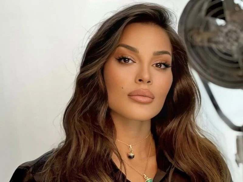 نادين نجيم ترد حول إطلالتها المتشابهة مع نور الغندور وتكشف عن موعد زفافها افاق عربية - ردت الفنانة اللبنانية نادين نسيب نجيم، حول ظهورها بفستان مشابه